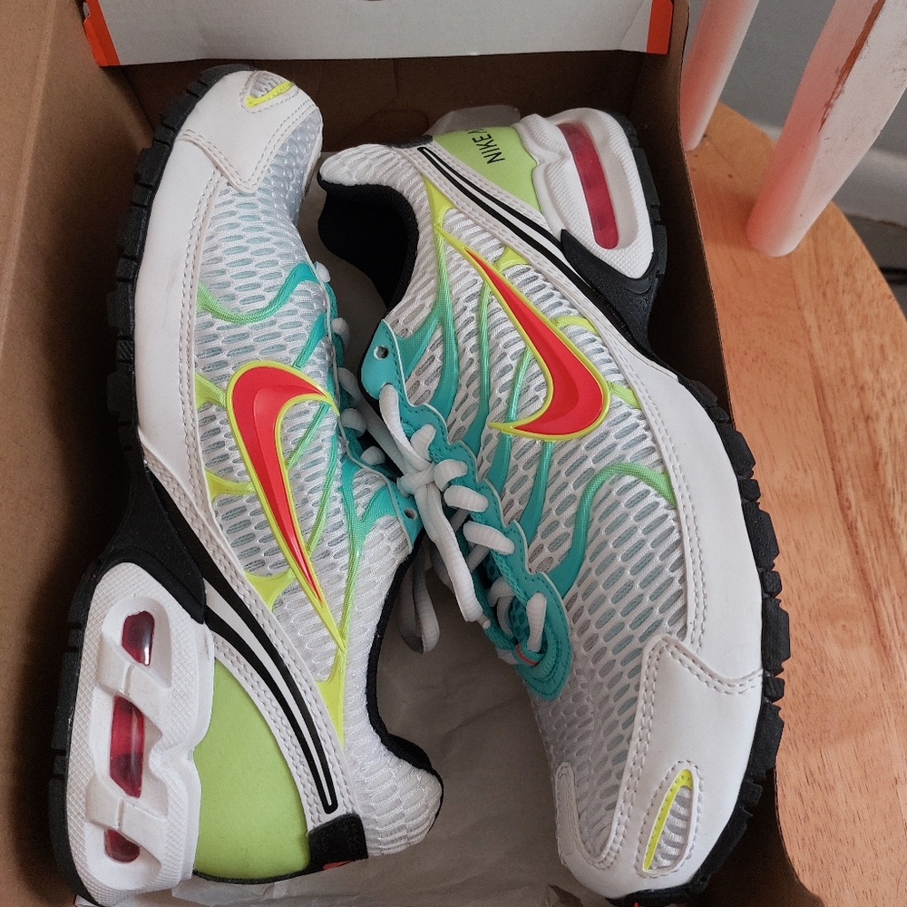 Nike women's airmax torch 4
